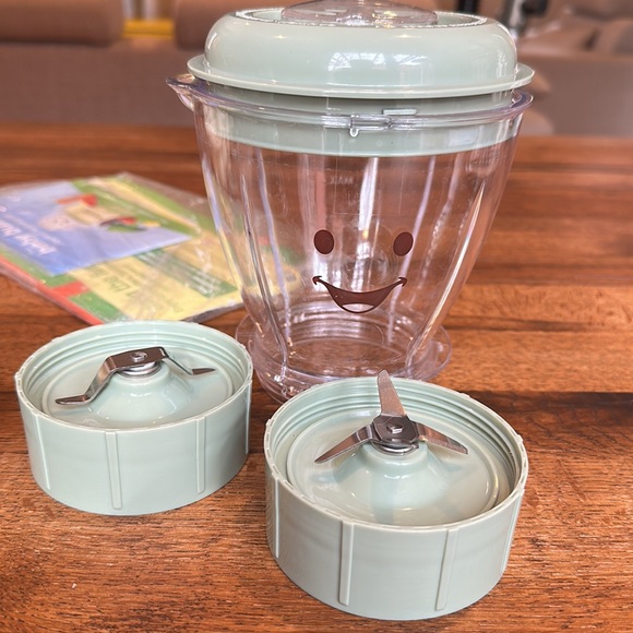 Baby Bullet. GUC. Missing 3 small food storage containers. - Picture 5 of 6